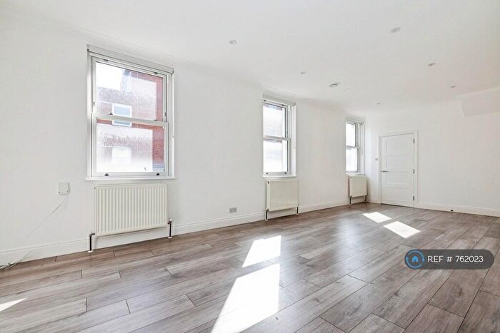 3 Bedroom Flat To Rent In Pratt Street, London, NW1