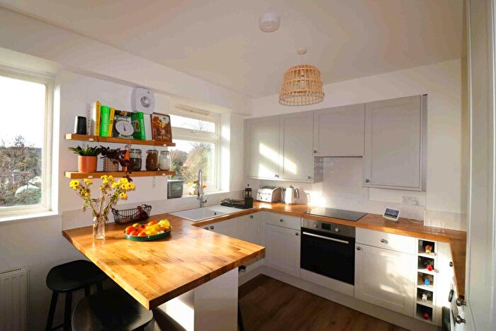 2 Bedroom Flat To Rent In Beckett Walk/Penge, BR3