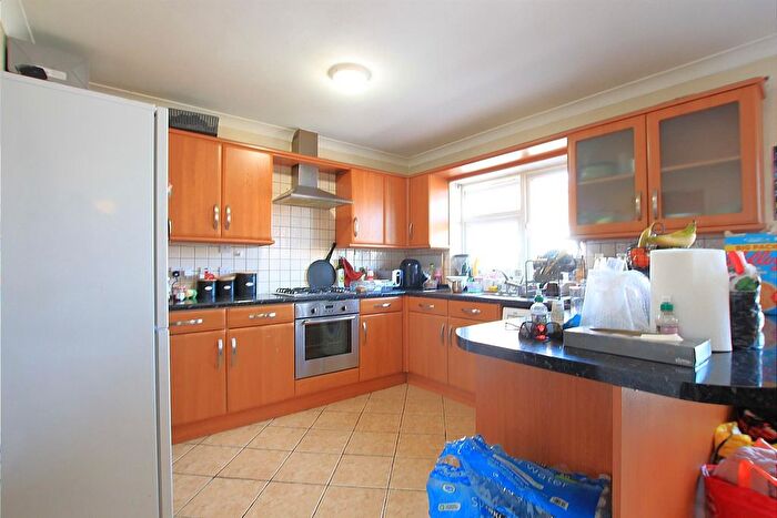 3 Bedroom Semi-Detached House To Rent In Beverley Avenue, Hounslow, TW4