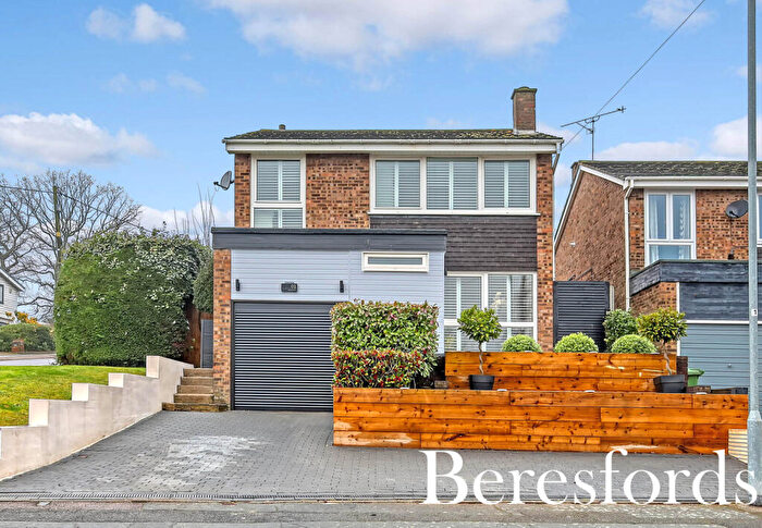 4 Bedroom Detached House For Sale In Glenside, Billericay, CM11