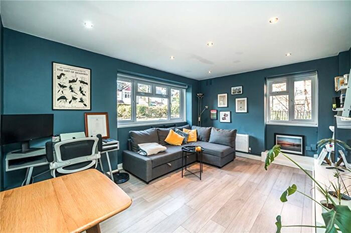 1 Bedroom Flat For Sale In Brixton Hill, Brixton, SW2