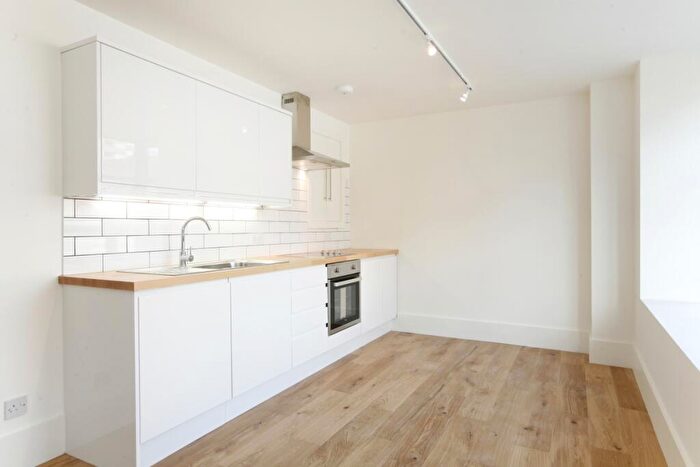 3 Bedroom Apartment To Rent In Union Street Kingston Upon Thames, KT1
