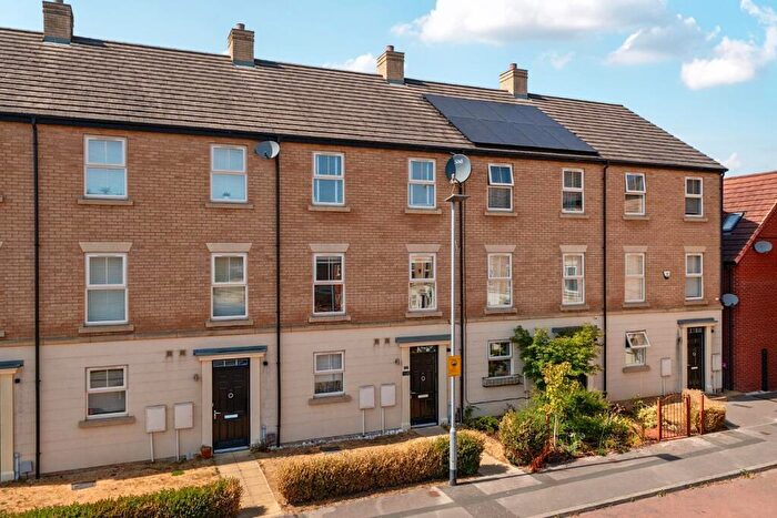 4 Bedroom Town House For Sale In Kingsbrook Chase, Wath-Upon-Dearne, Rotherham, S63