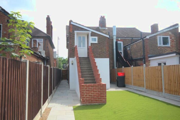 2 Bedroom Flat To Rent In Ongar Road, Brentwood, CM15