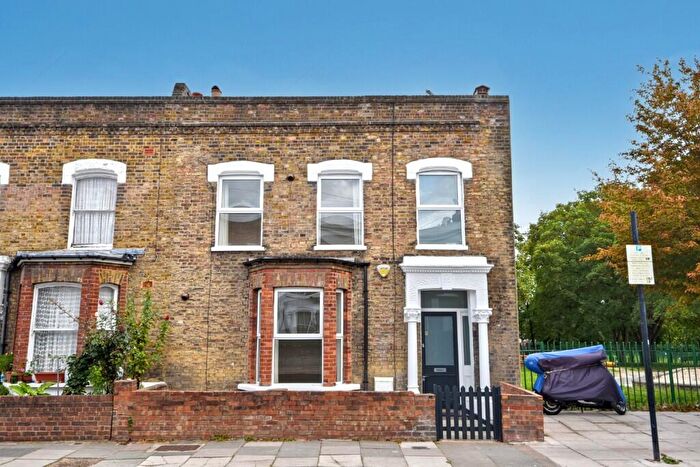 4 Bedroom Semi-Detached House For Sale In Thorpedale Road, Finsbury Park, London, N4