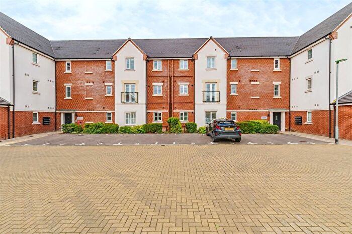 2 Bedroom Flat For Sale In Daffodil Crescent, Forgewood, RH10