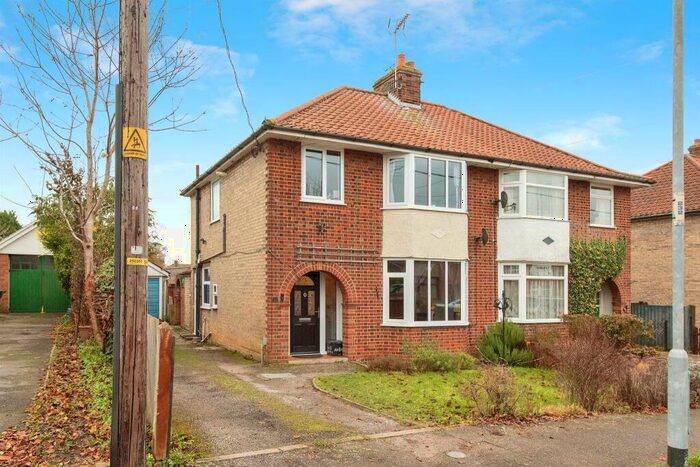 3 Bedroom Semi-Detached House To Rent In Chilton Avenue, Stowmarket, IP14