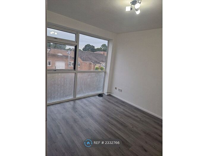 3 Bedroom Flat To Rent In Randolph Close, Leamington Spa, CV31