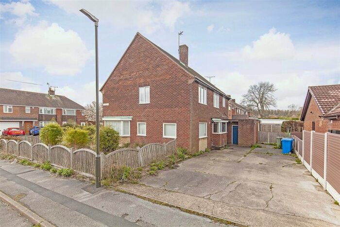 3 Bedroom Flat To Rent In Hucknall Avenue, Ashgate, Chesterfield, S40