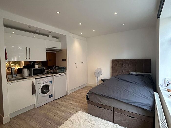 Studio To Rent In Gunnersbury Lane, Acton, W3