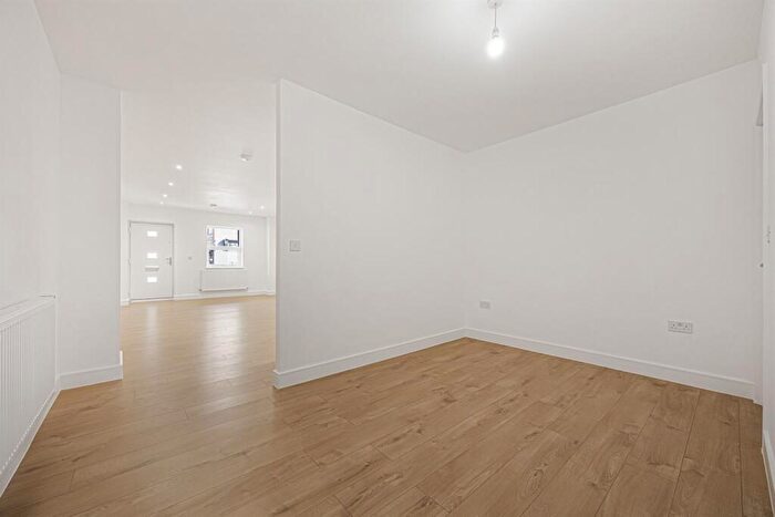 1 Bedroom Apartment For Sale In Gosbrook Road, Caversham, Reading, RG4