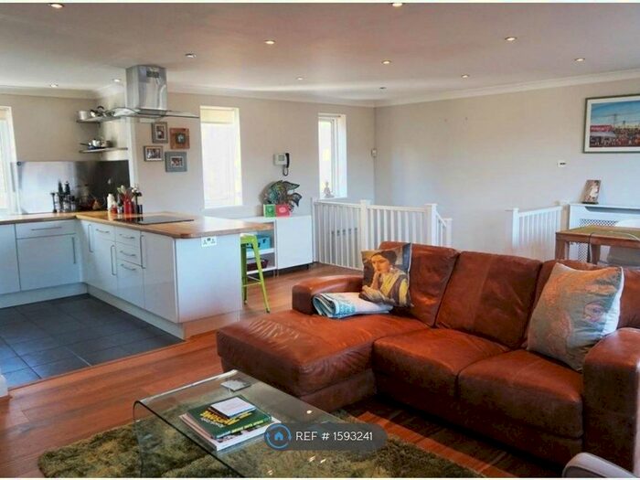 2 Bedroom Flat To Rent In Clapham High Street, London, SW4