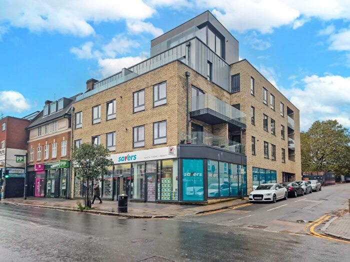 3 Bedroom Flat To Rent In Foster Street, London, NW4