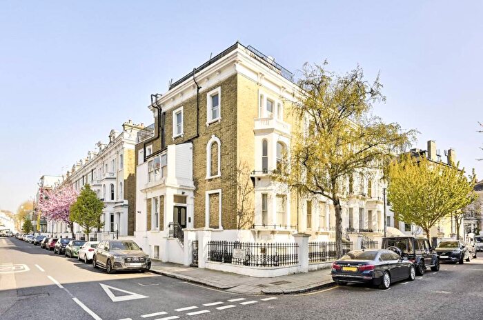 3 Bedroom Maisonette For Sale In Redcliffe Street, Chelsea, London, SW10