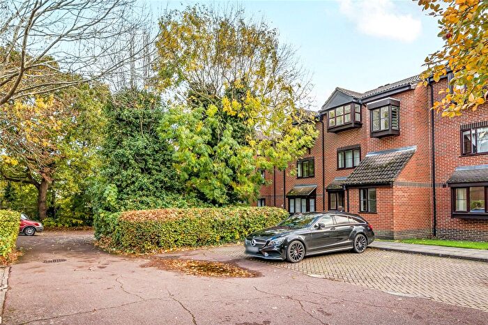 2 Bedroom Flat For Sale In Gladbeck Way, Enfield, EN2
