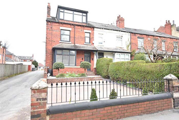 4 Bedroom End Of Terrace House For Sale In Cross Green Lane, Halton, Leeds, LS15