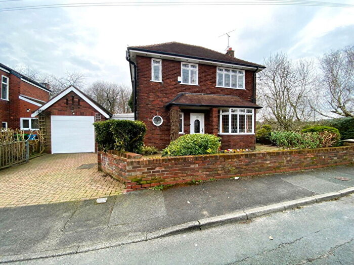 3 Bedroom Detached House For Sale In Birch Avenue, Chadderton, Oldham, OL1