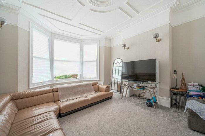 3 Bedroom Terraced House To Rent In Squires Lane, Finchley Central, London, N3