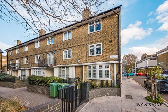 3 Bedroom Semi-Detached House To Rent In Chilcot Close, London, Greater London, E14