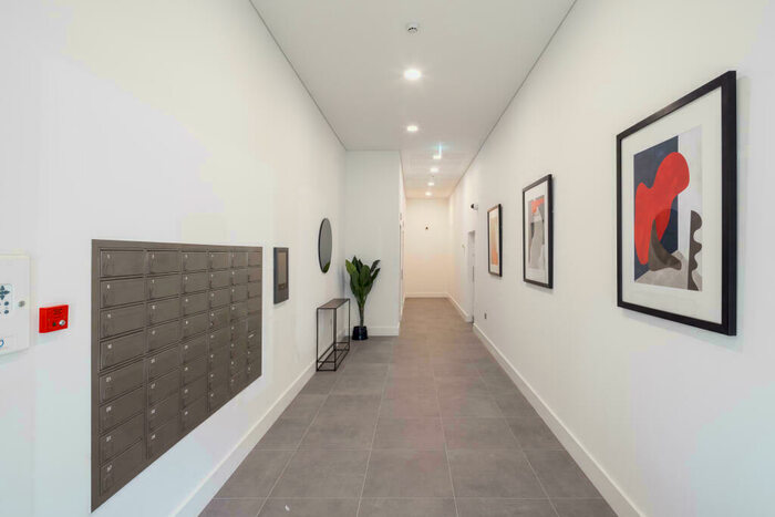 2 Bedroom Apartment To Rent In Gartons Way, London, SW11