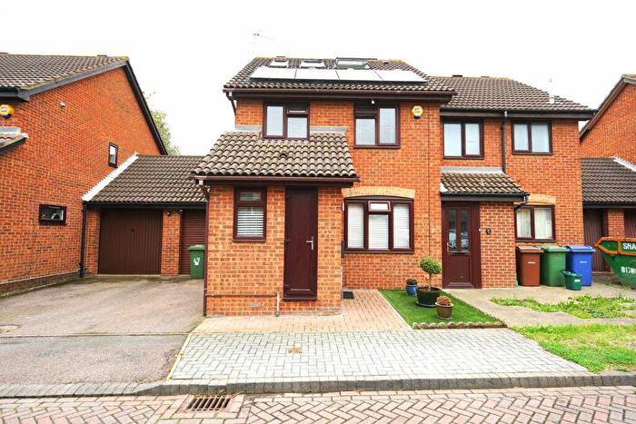 4 Bedroom Semi-Detached House To Rent In Hogg Lane, Grays, RM16