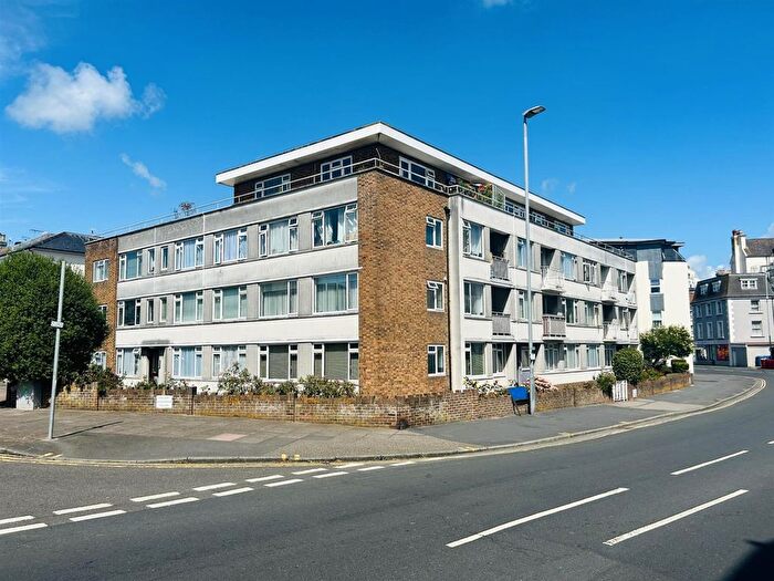 2 Bedroom Flat To Rent In Bourneside Court, Seaside Road, Eastbourne, BN21