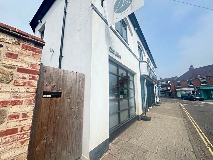 2 Bedroom Flat To Rent In The Square, Liphook, GU30