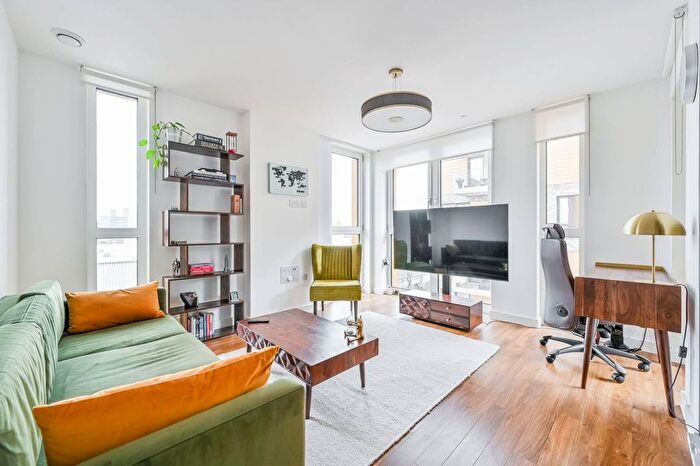 1 Bedroom Flat To Rent In Telegraph Avenue, Greenwich, London, SE10