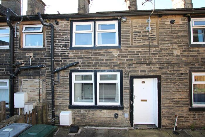1 Bedroom Terraced House To Rent In High Street, Queensbury, Bradford, BD13