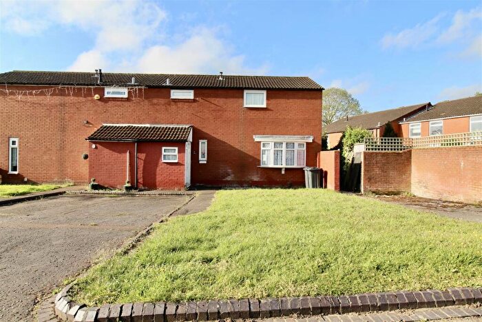 3 Bedroom Semi Detached House For Sale In Appledorne Gardens, Shard End, Birmingham, B34