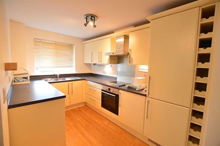 2 Bedroom Flat To Rent In Osborne Street, Slough, SL1