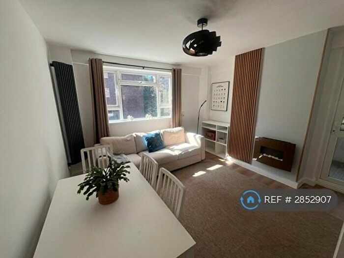 2 Bedroom Flat To Rent In Cumberland House, Kingston Upon Thames, KT2