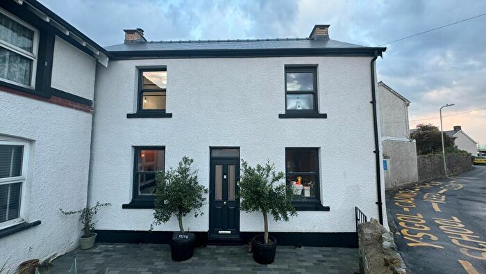 2 Bedroom Detached House To Rent In Clevis Lane, Porthcawl, CF36
