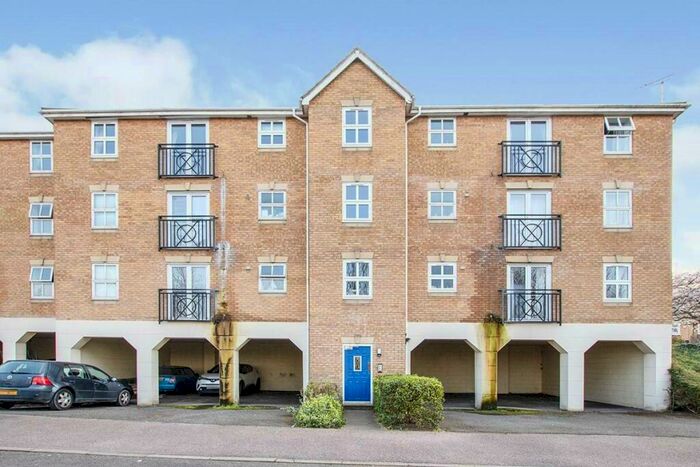 2 Bedroom Flat To Rent In Harriet Drive, Rochester, Kent, ME1