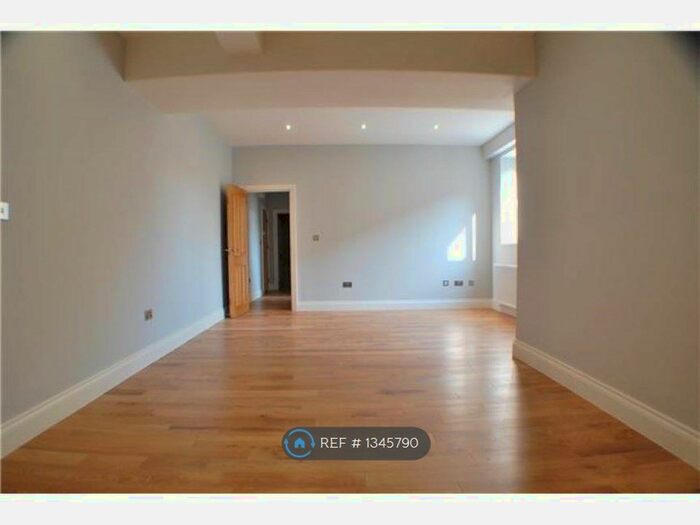 1 Bedroom Flat To Rent In Victoria Road, Horley, RH6