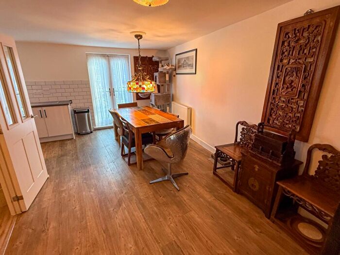4 Bedroom Town House For Sale In Cogent Crescent, Newbury, RG14