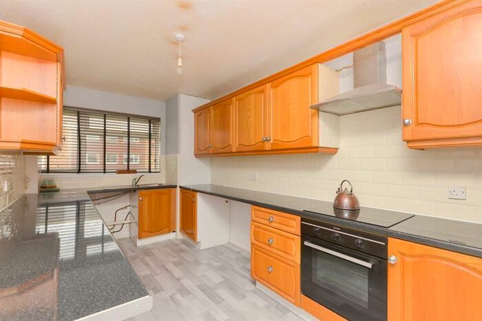 2 Bedroom Flat To Rent In Harsfold Close, Rustington, West Sussex, BN16