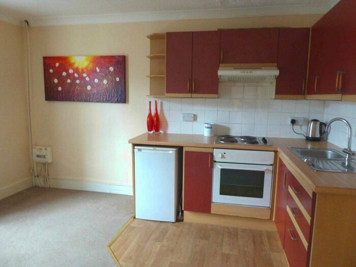 1 Bedroom Flat To Rent In Norwood Road, Reading, RG1
