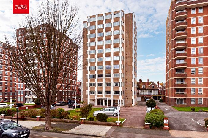 2 Bedroom Flat For Sale In Grand Avenue, Hove, BN3