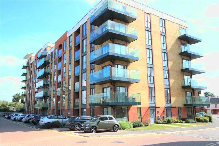 2 Bedroom Flat To Rent In Oscar Wilde Road, Reading, Berkshire, RG1