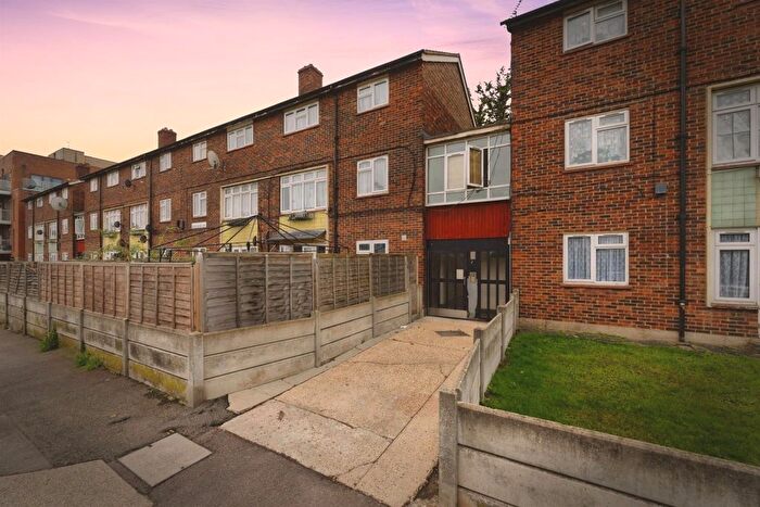 1 Bedroom Flat For Sale In Endeavour Way, Barking, IG11