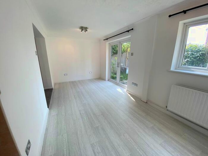 4 Bedroom Detached House To Rent In Vancouver Drive, Rainham, Gillingham ME8