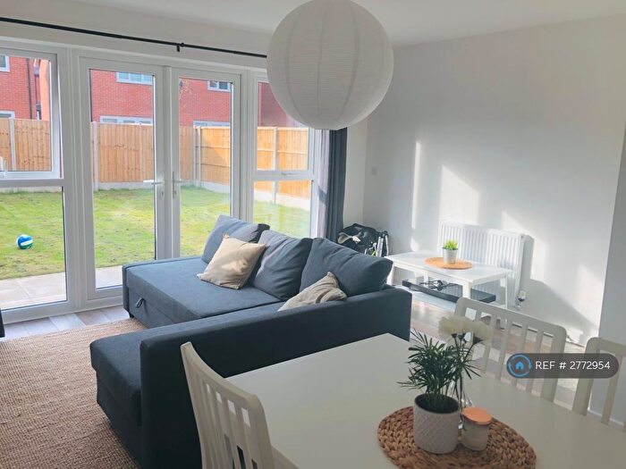 3 Bedroom Semi Detached House To Rent In Lomas Close, Manchester, M5