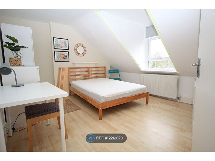2 Bedroom Flat To Rent In Newington Green, London, N16
