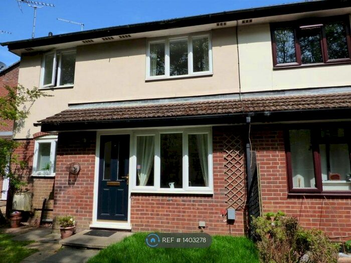 1 Bedroom Terraced House To Rent In Nightingale Close, Farnborough, GU14