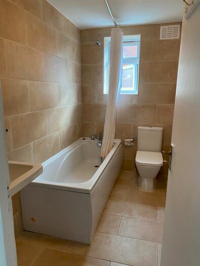 2 Bedroom Flat To Rent In Woodstock Way, Mitcham CR4