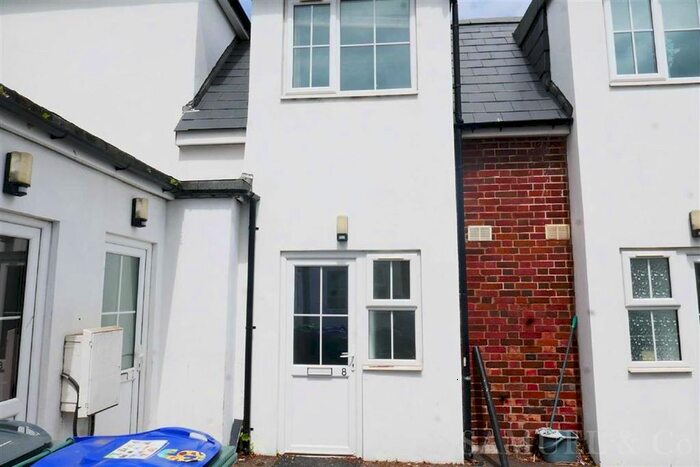 2 Bedroom Town House To Rent In Horseley Road, Tipton, DY4