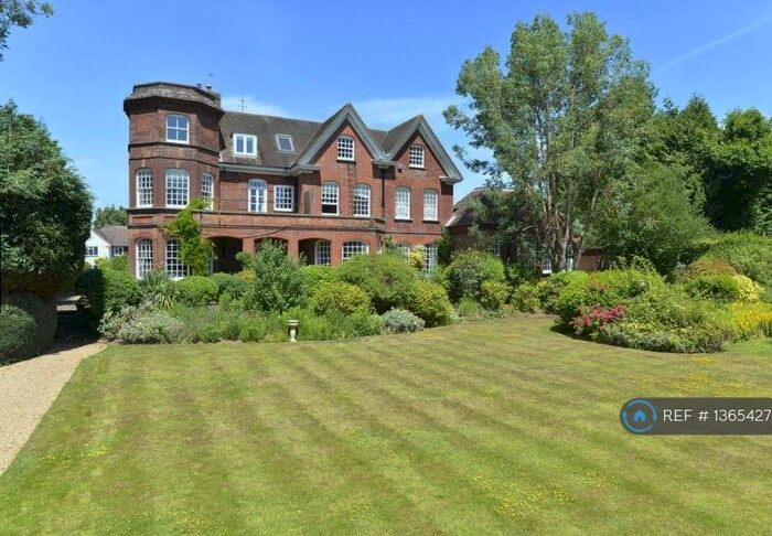 2 Bedroom Flat To Rent In Summersbury Drive, Shalford, GU4