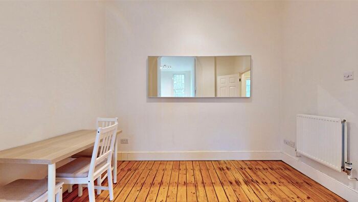 1 Bedroom Flat For Sale In Chevy Road, Southall, UB2