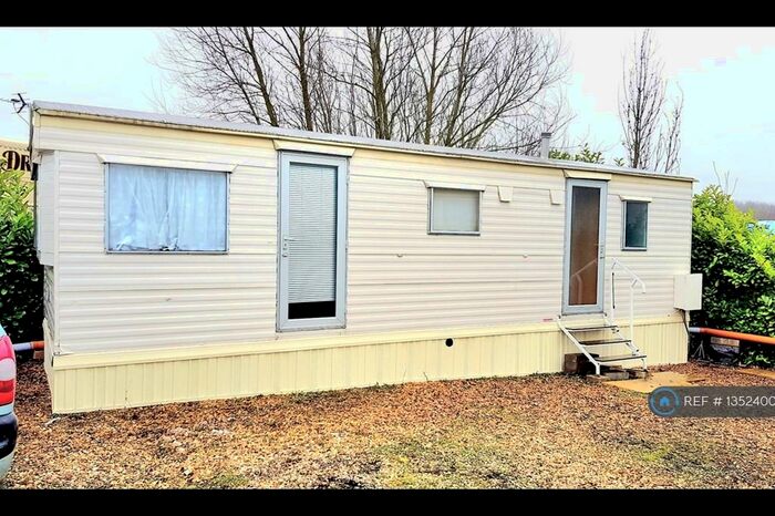 2 Bedroom Flat To Rent In Five Counties Caravan Park, Greetham, LE15